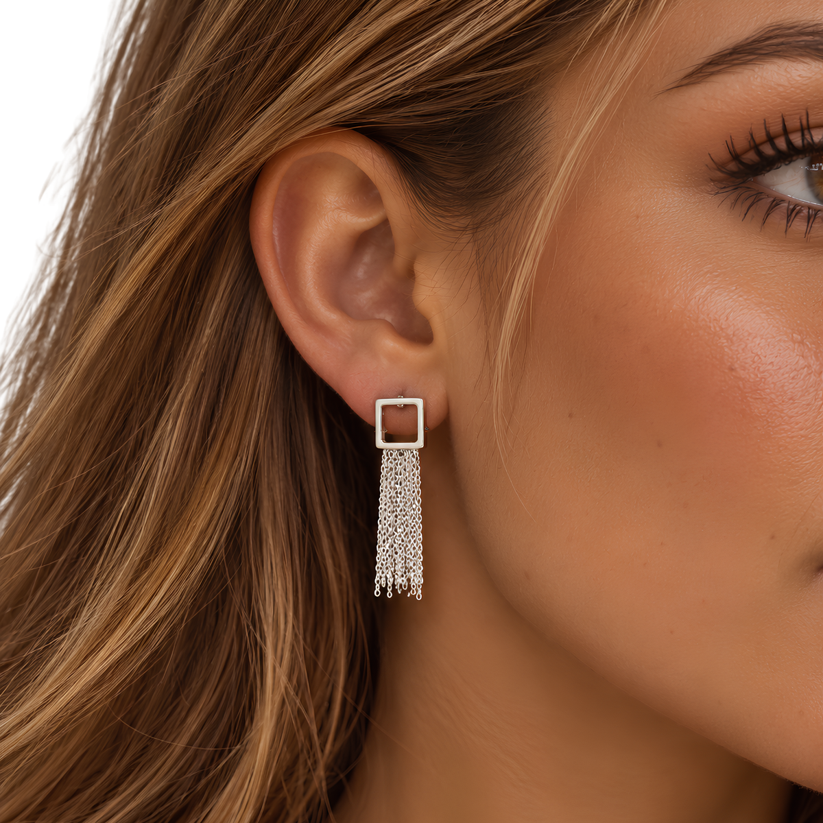 Private label Everlee earrings featuring elegant gold hoops with intricate detailing, perfect for stylish accessories.