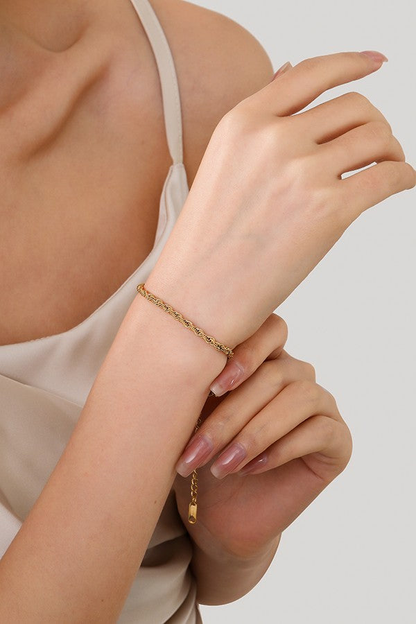 Stainless steel waterproof tarnish-free bracelet from Private Label Jewelry, featuring a sleek and durable jewelry design.