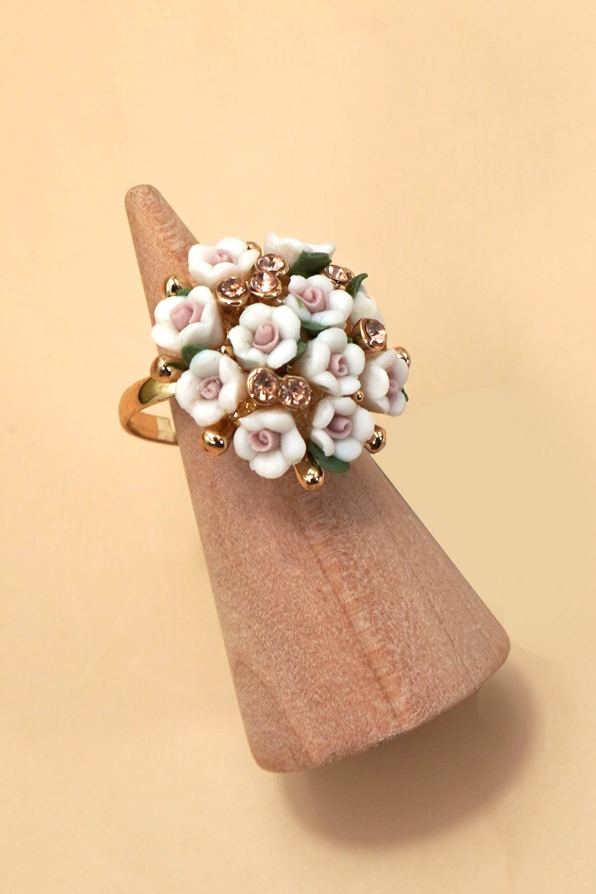 Private label Blossom Flower adjustable gold ring with delicate flower design, showcasing a stylish and elegant jewelry piece.