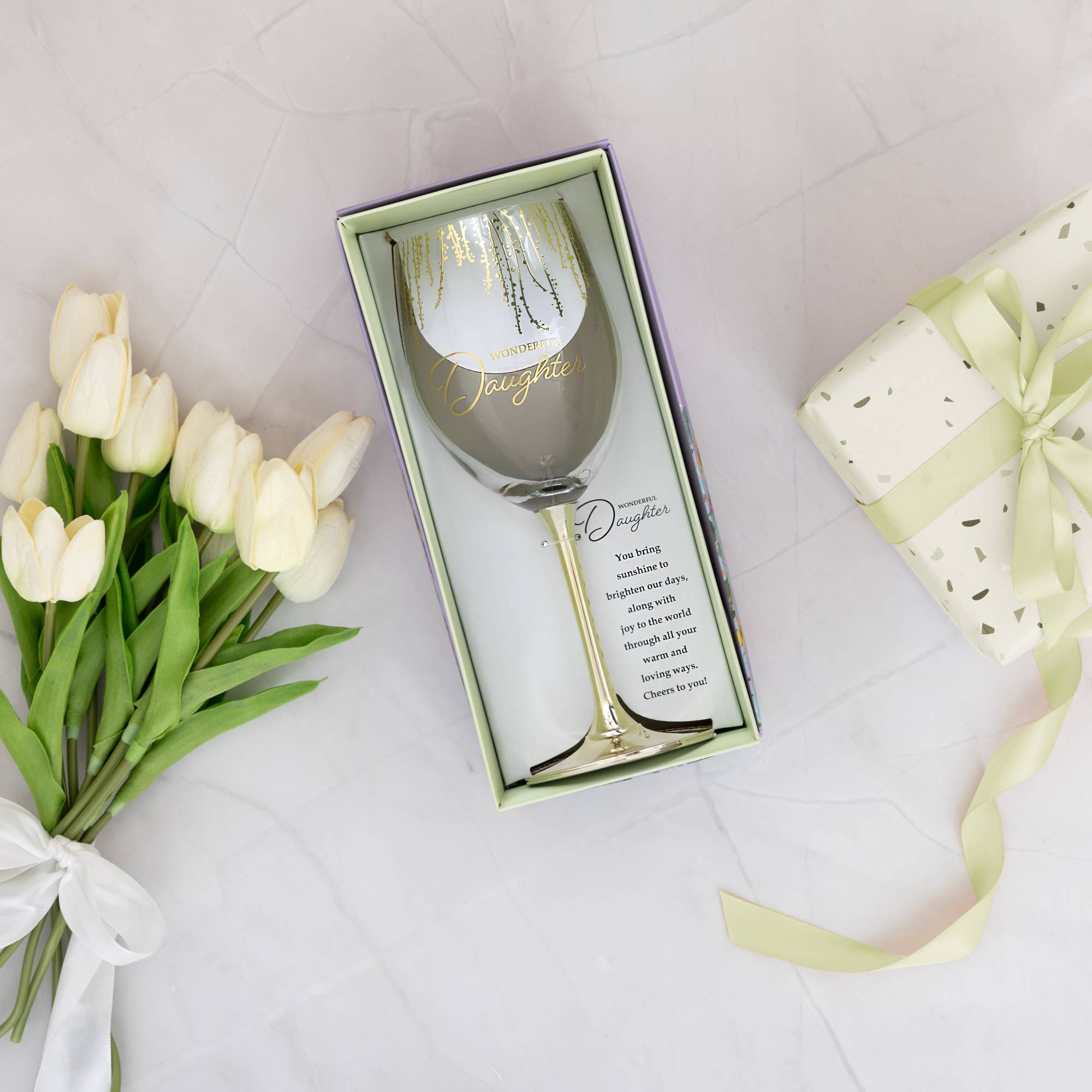 Pavilion crystal wine glass in a gift box, featuring elegant design, perfect for daughters and special occasions.