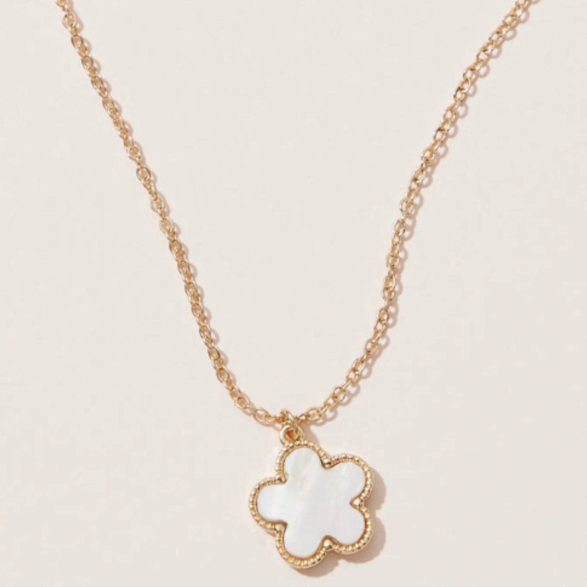 Clover Mother of Pearl Necklace