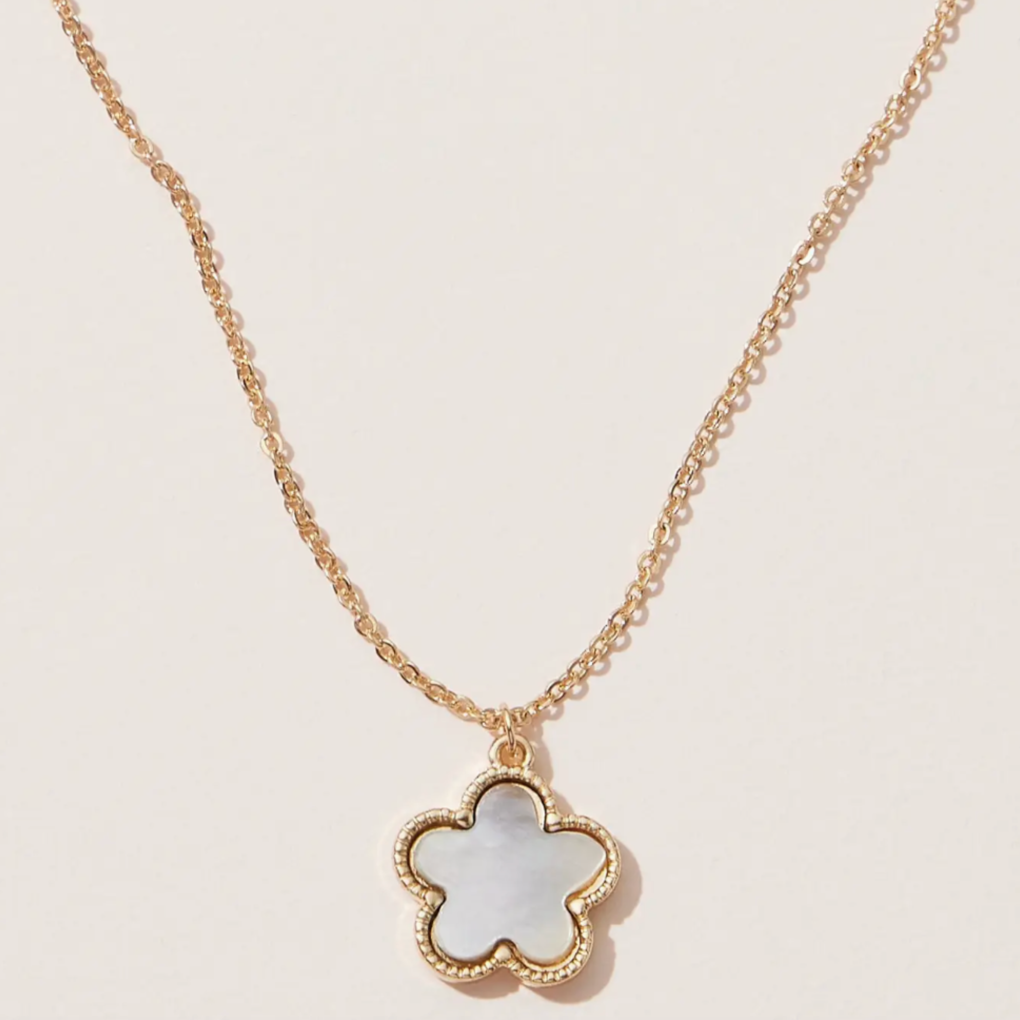 Clover Mother of Pearl Necklace