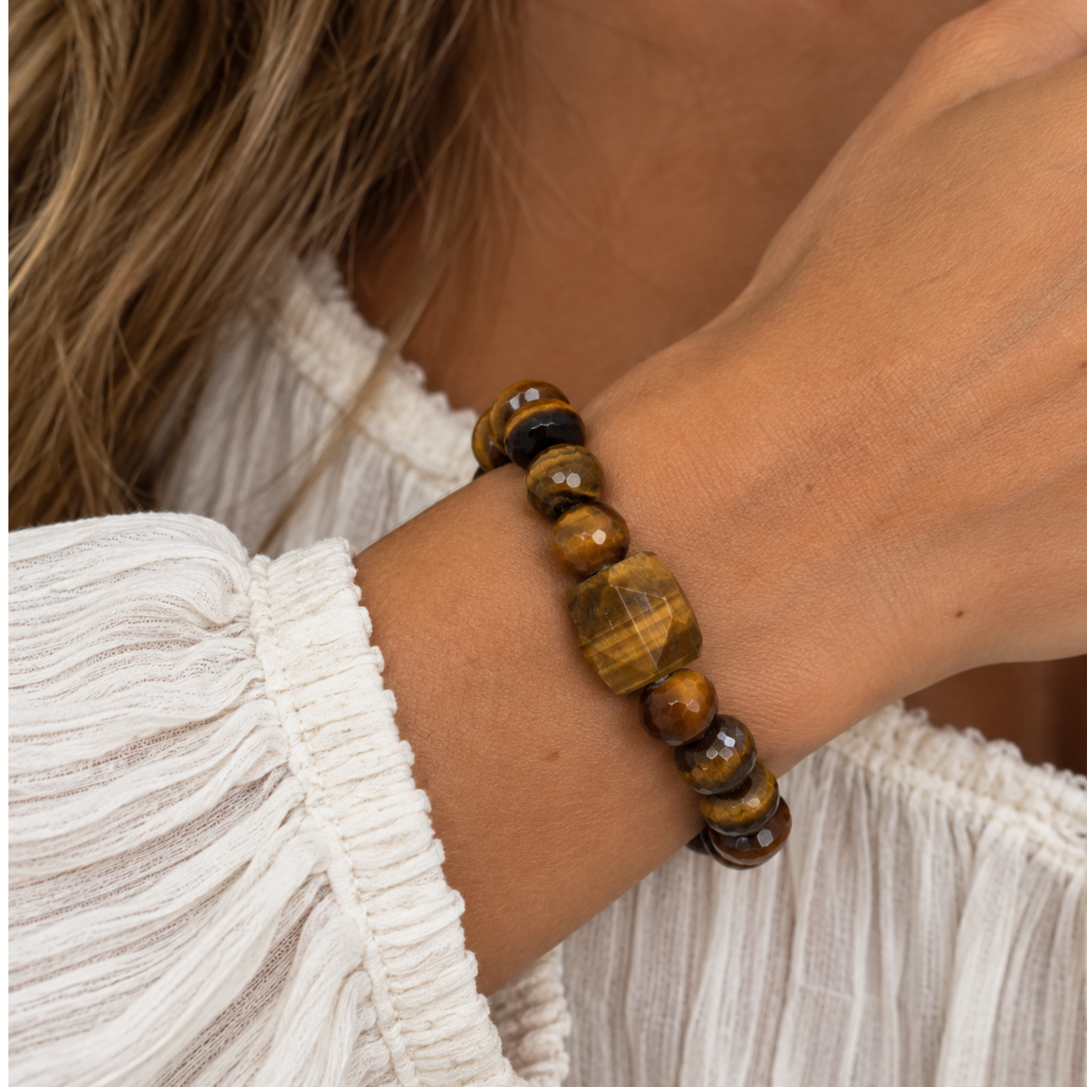 Marlyn Schiff Gigi bracelet with a sleek, elegant design close-up