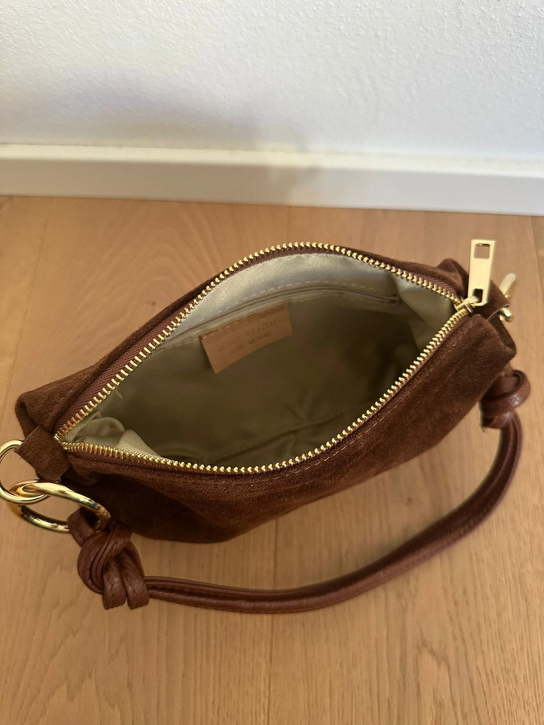 Private label suede shoulder bag with knotted handle, stylish handbag featuring a soft suede finish and elegant design.