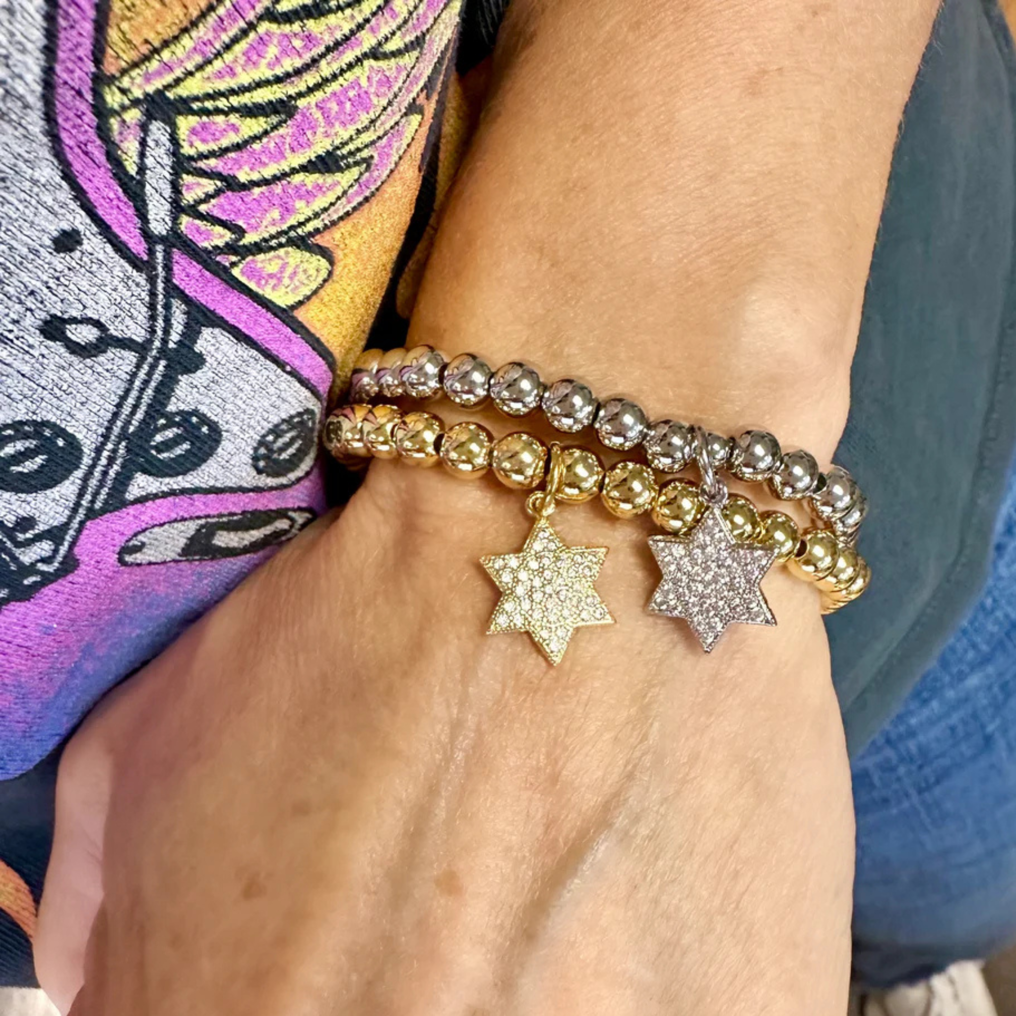 Beautiful love lisa Jewish star bracelet featuring intricate design and delicate chain, showcasing elegance and faith.