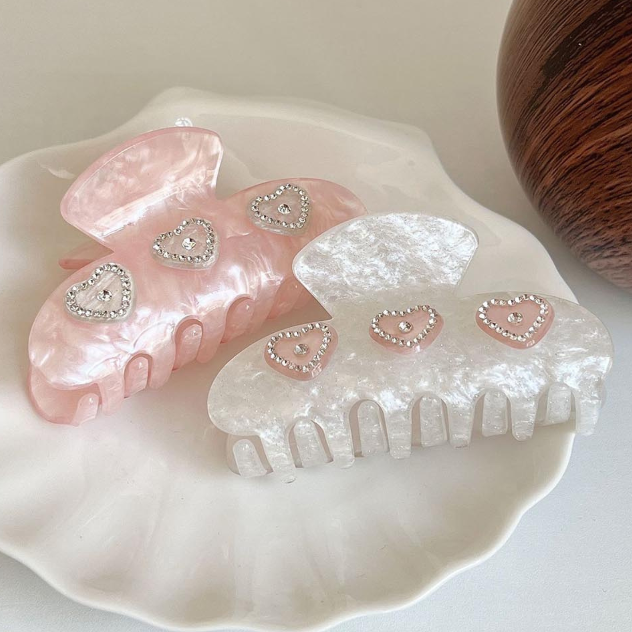 Private label sweet heart rhinestone acetate hair clip with sparkling heart design and glossy finish, perfect for hair accessories.