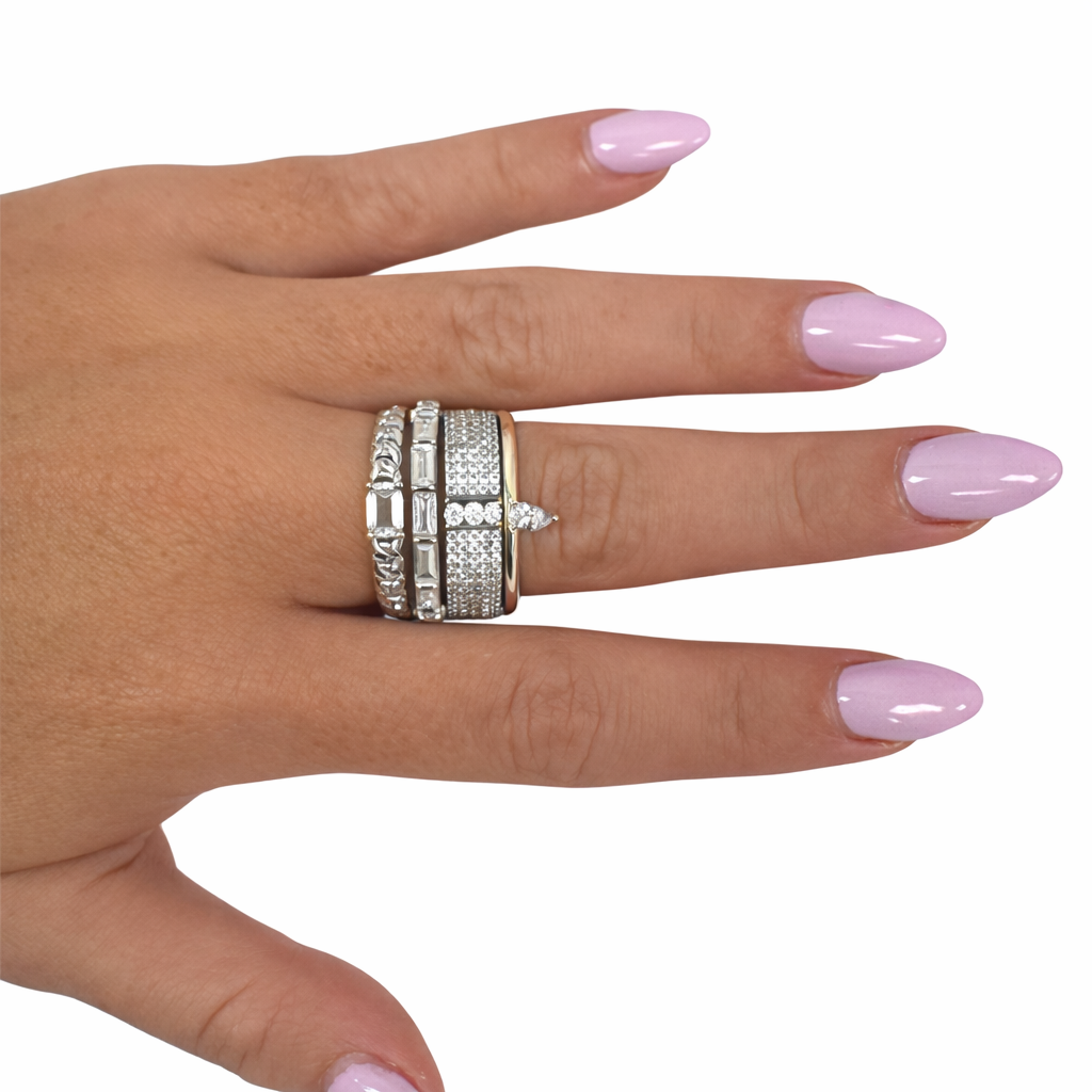 Elegant Private Label Laura bling ring featuring sparkling details and a classic design, perfect for any occasion.