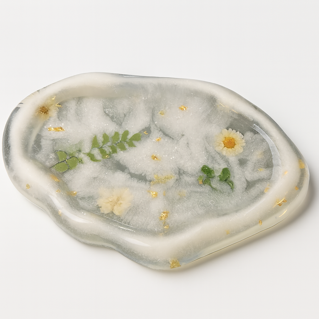 Cloud oval resin tray featuring dried flowers, showcasing a beautiful, artistic design perfect for home decor.
