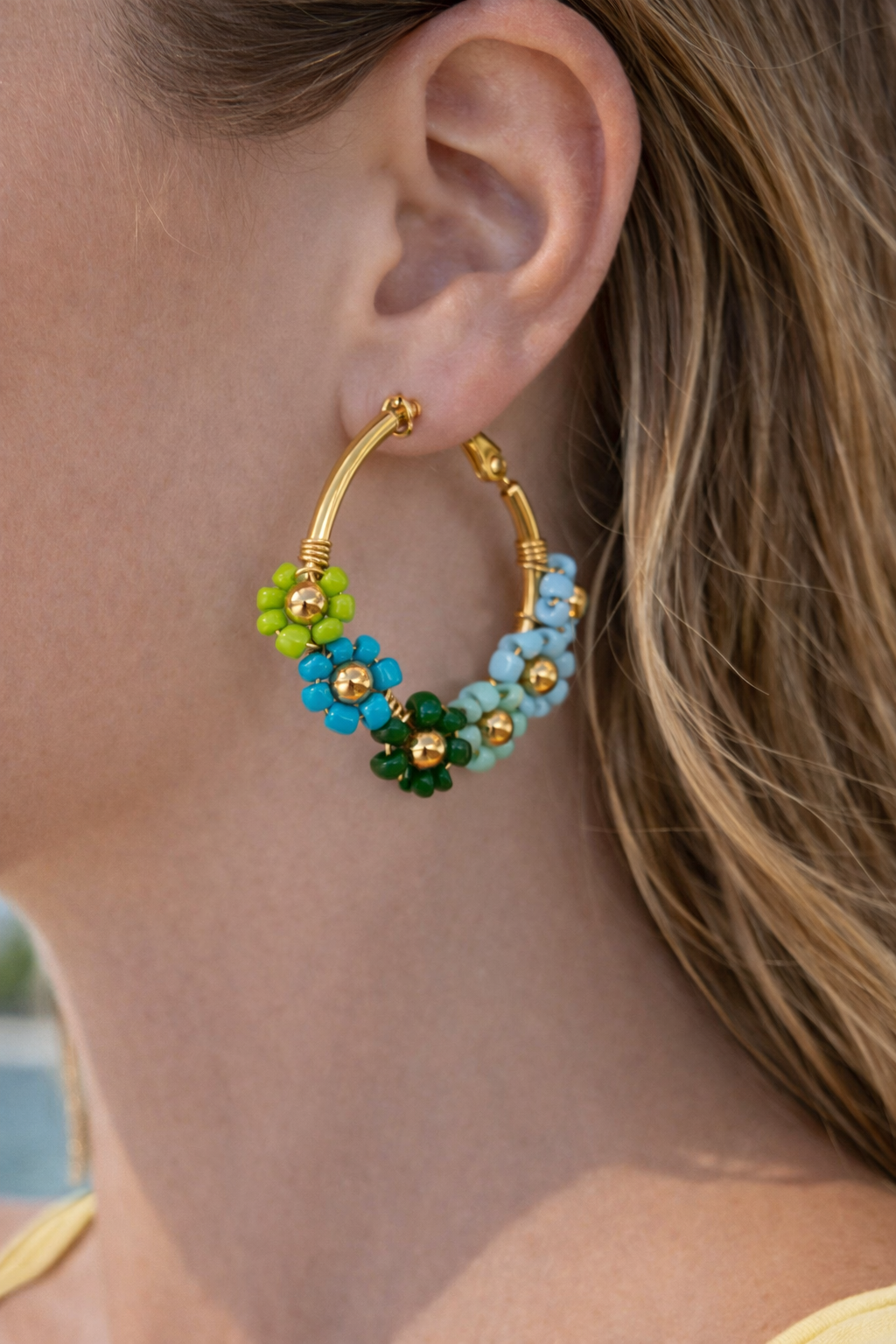 Gemelli floral hoop earrings featuring delicate flower designs, crafted for a stylish and elegant look.