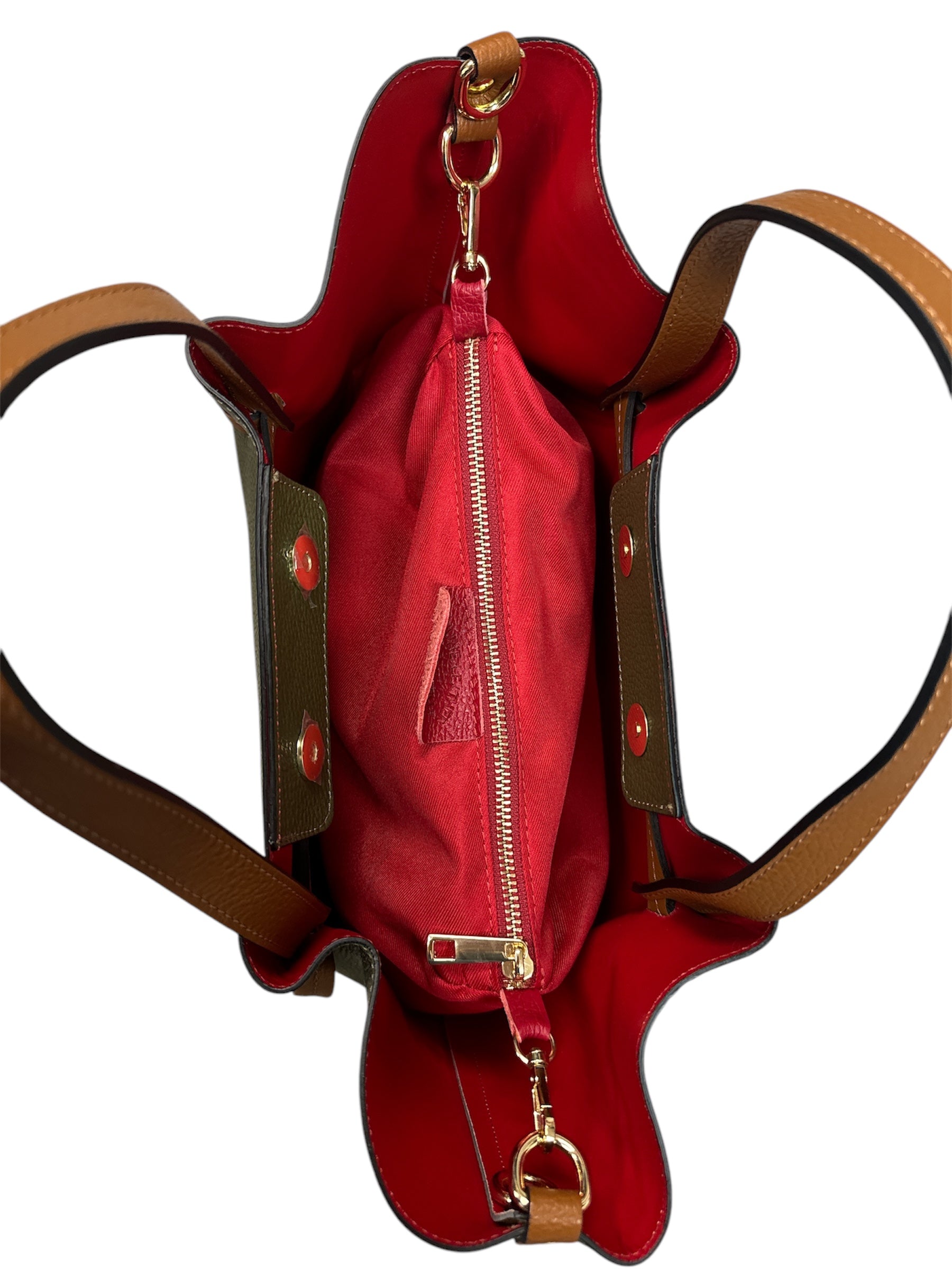 Stylish leather Wander Tote bag in a chic design, showcasing its spacious interior and premium craftsmanship.