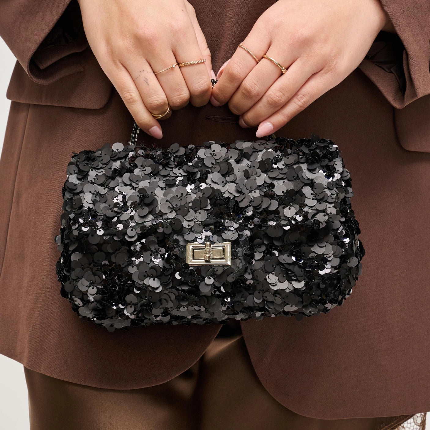 Urban Expressions Ella evening bag with sleek design, featuring a stylish clutch style and elegant metallic accents.
