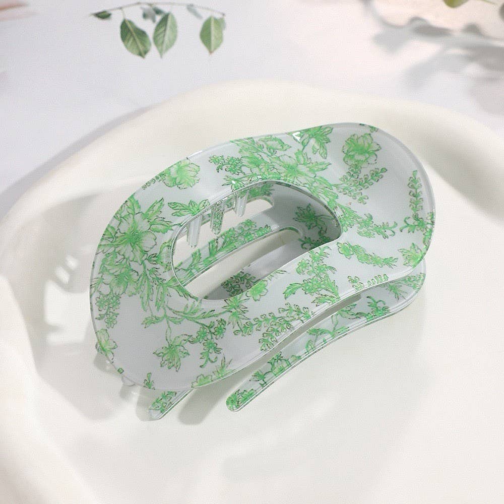 Large floral oval hair claw clip by Private Label with a lay flat design, perfect for securing hair comfortably and stylishly.
