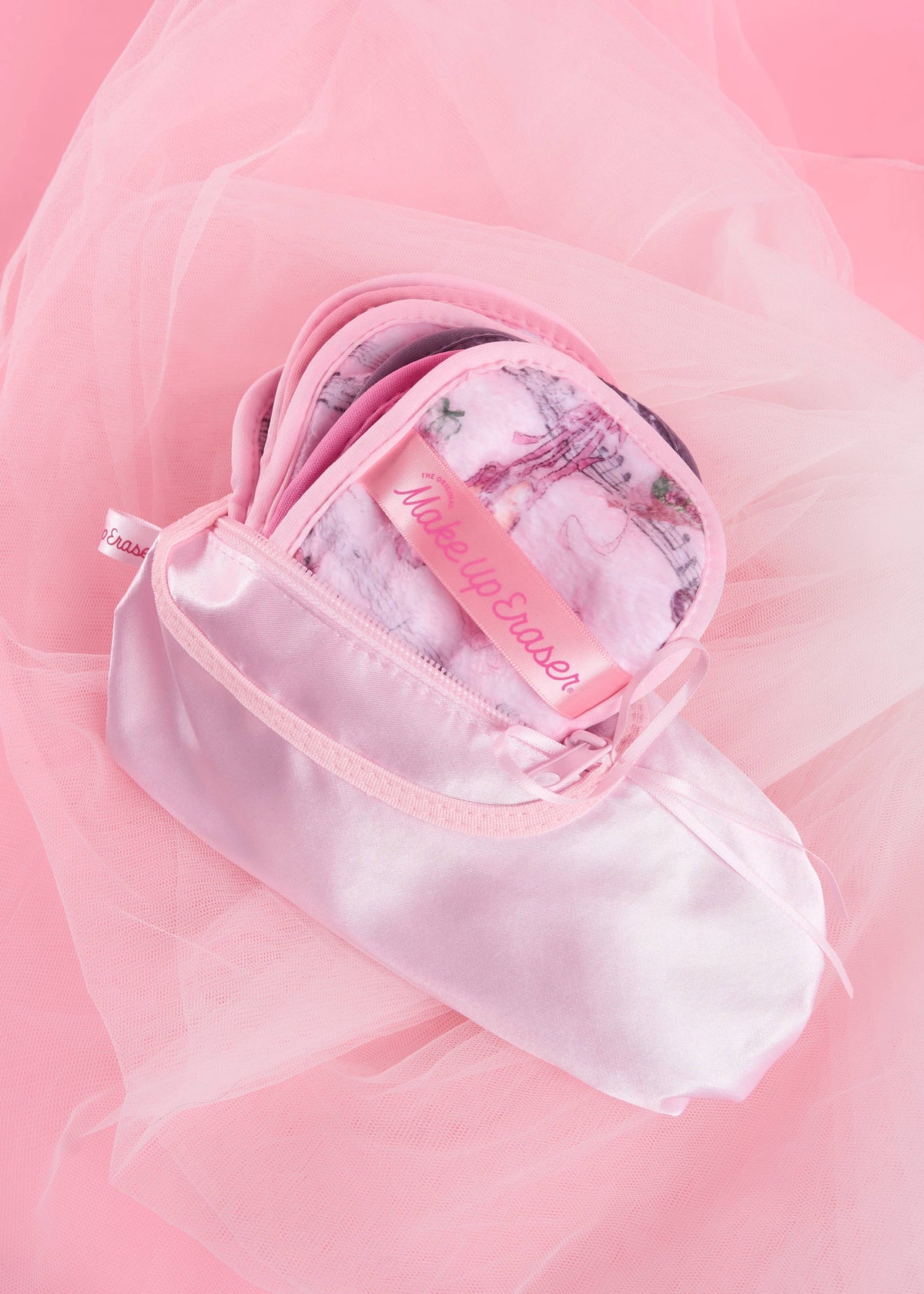 The Original MakeUp Eraser Ballet Core 7-Day Skincare Gift Set with reusable makeup remover cloths and skincare accessories.